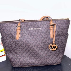 Michael Kors Jet set logo-print zippered tote-Brown/Acorn